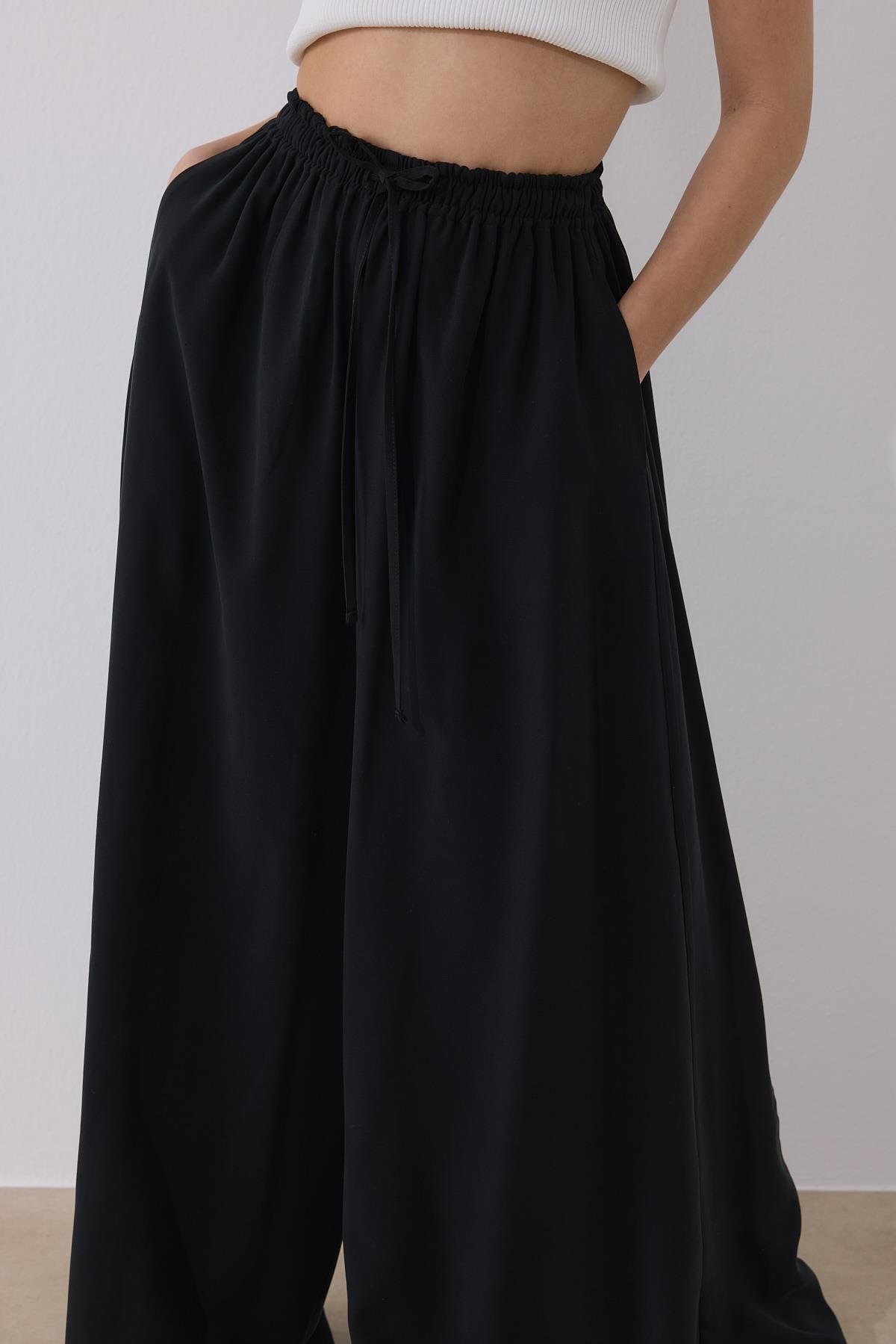 Cupro Wide-Leg Pants – Black