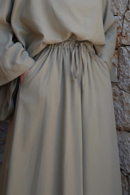 Ela Skirt Linen in Soft Sage – High Waist, Flowy Fit