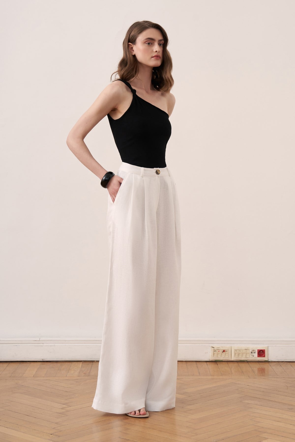 Fendy Linen Pants - White