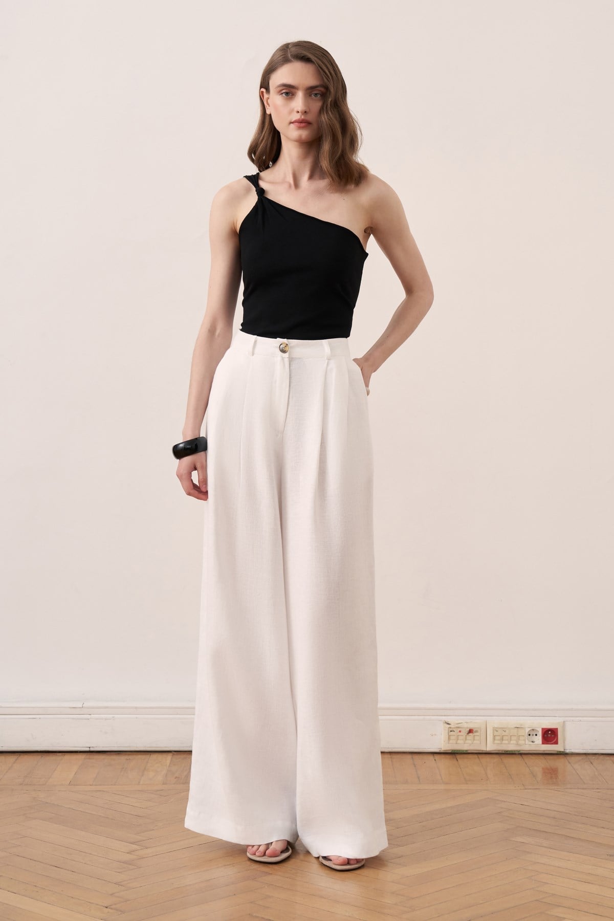 Fendy Linen Pants - White