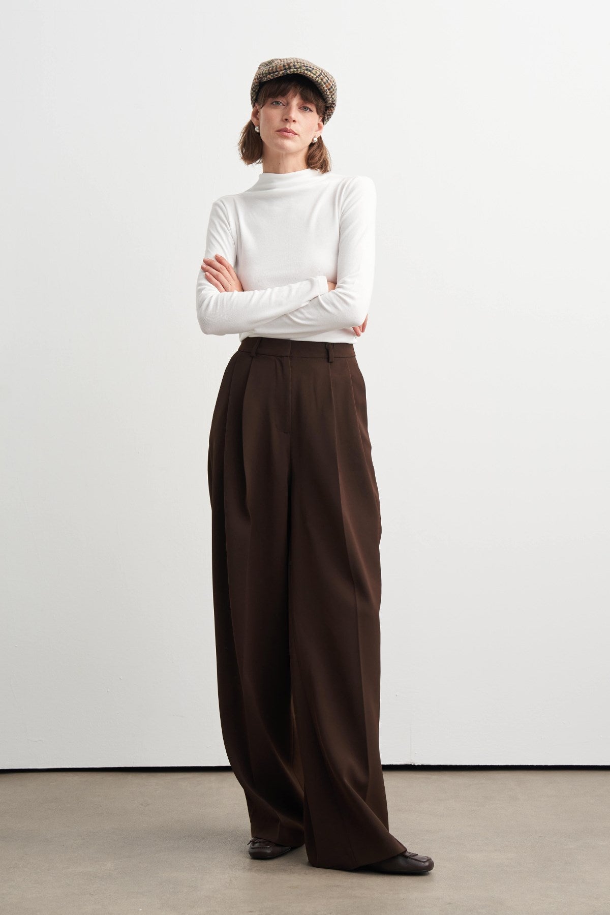 DARK BROWN