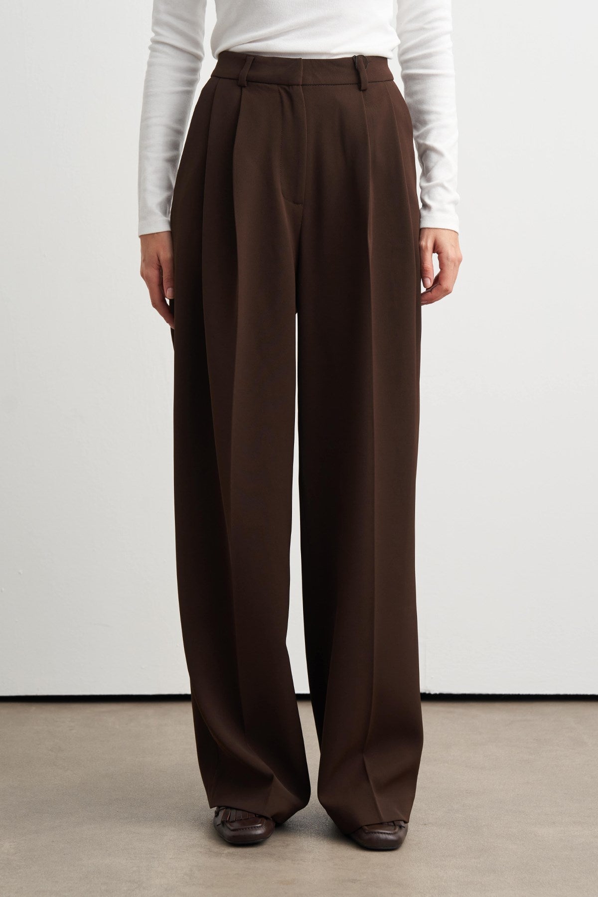 DARK BROWN