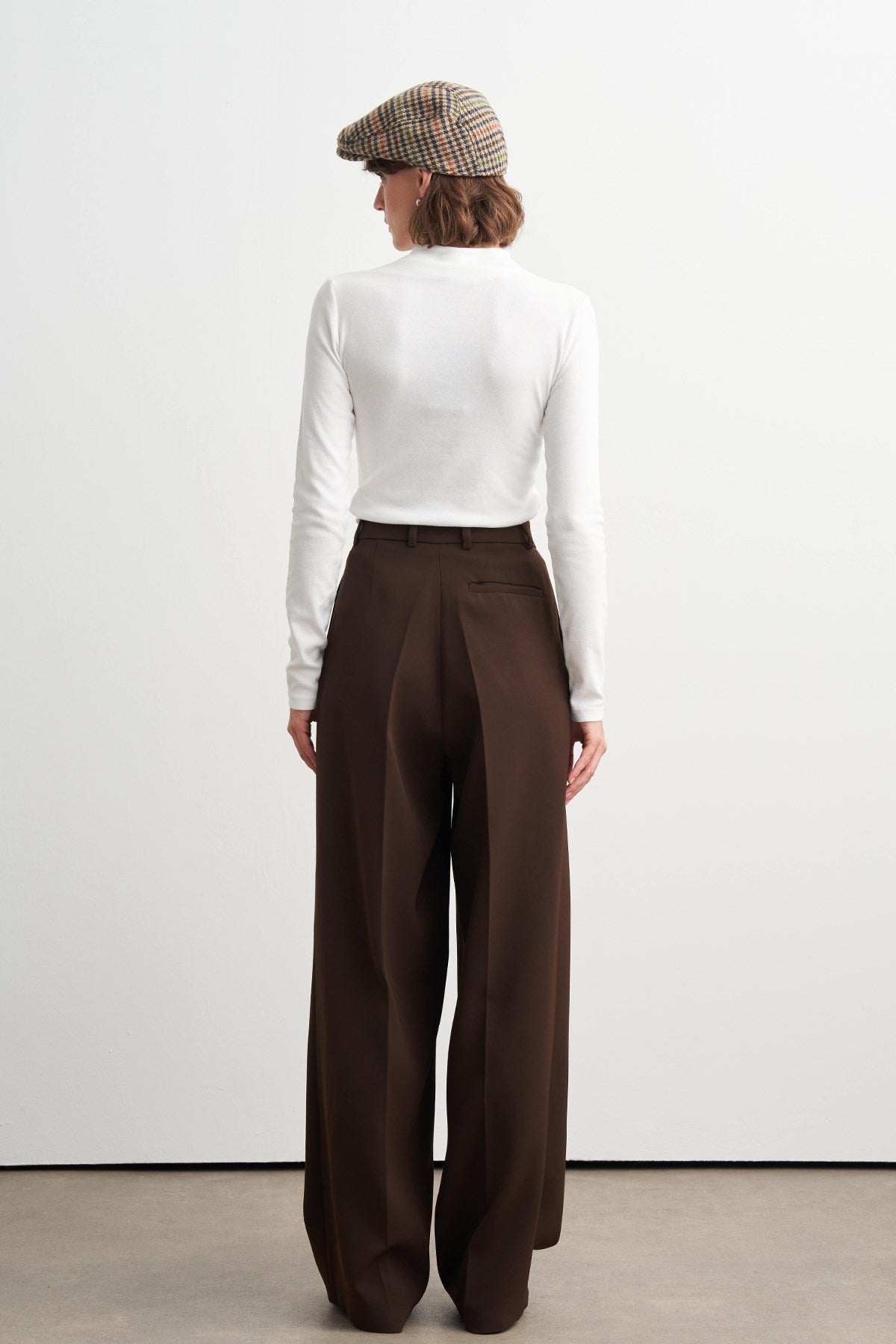 DARK BROWN