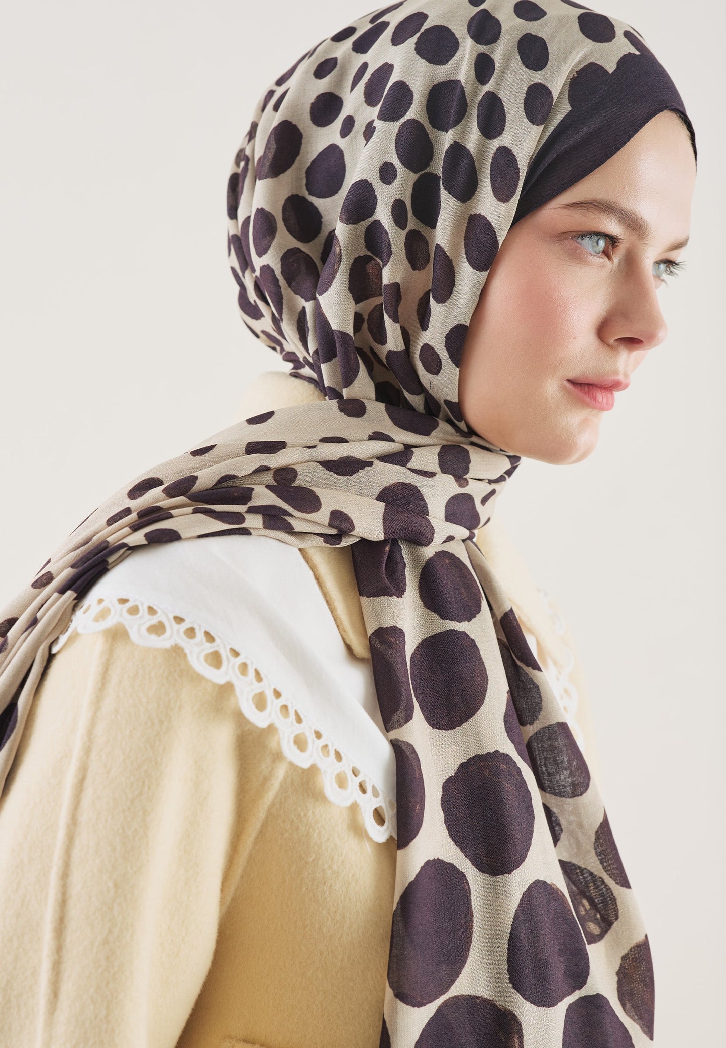 Polka Dots Pattern Ramie Scarf