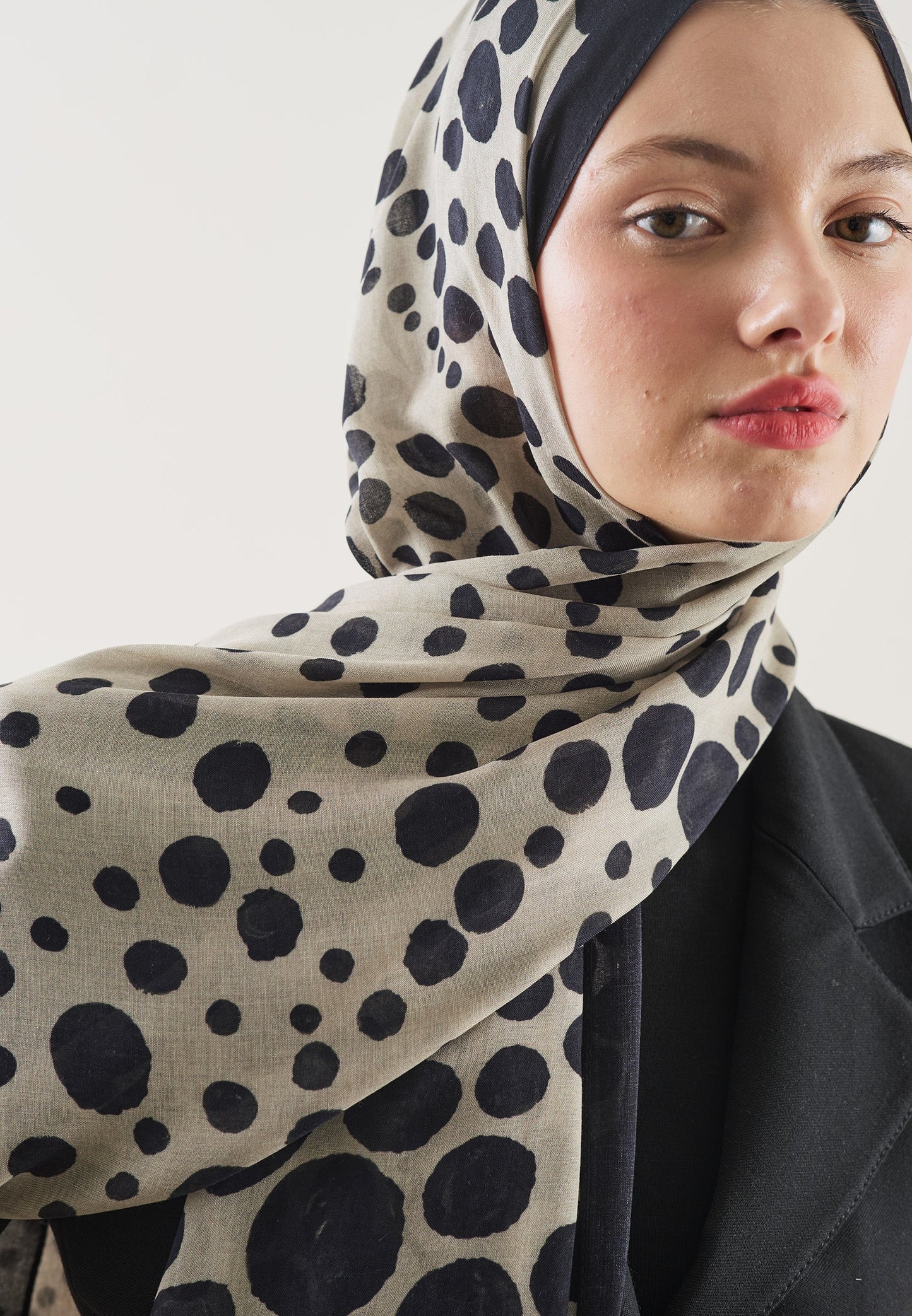Polka Dots Pattern Ramie Scarf